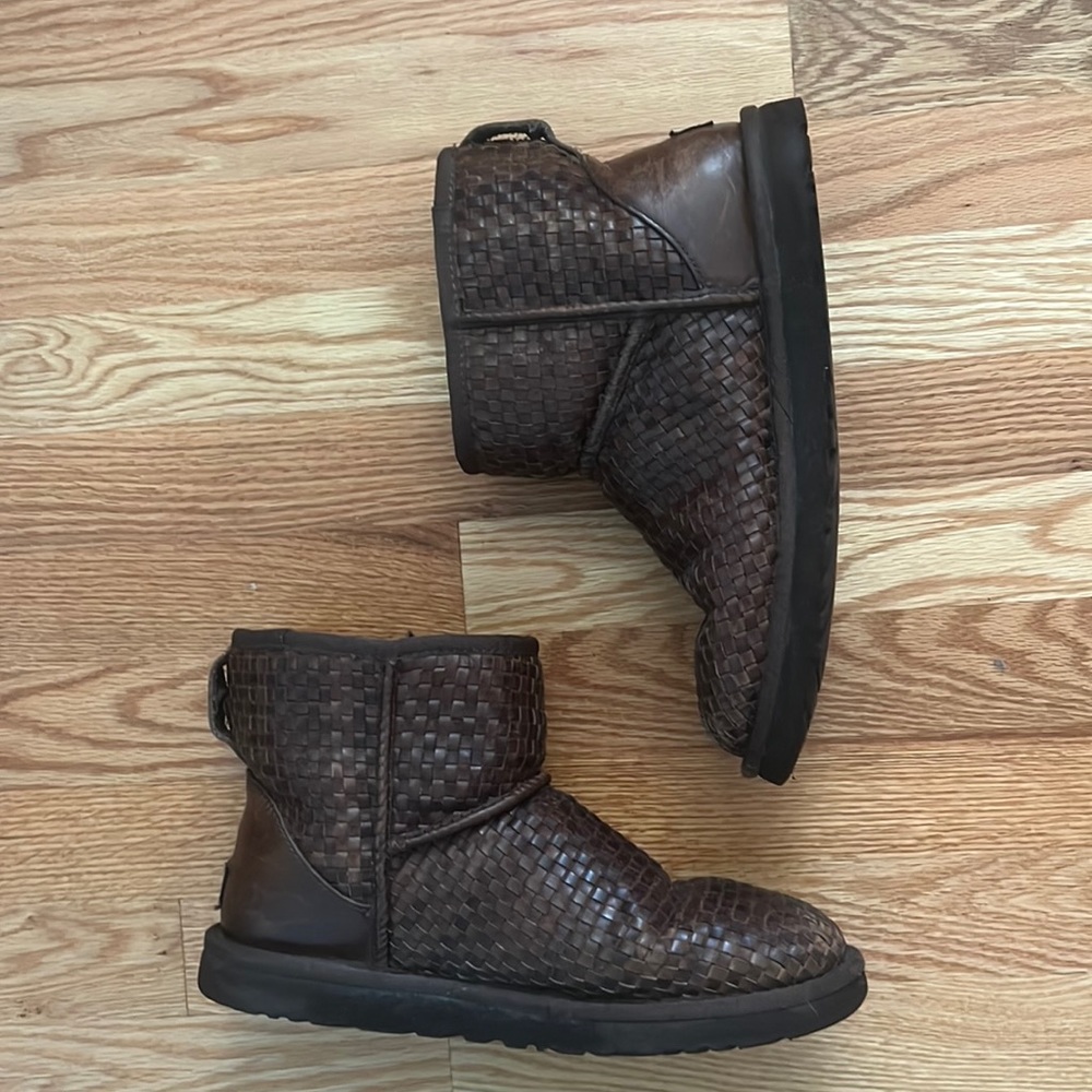 Dark brown men’s limited edition leather uggs size 8
